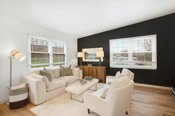 $298,500 | 136 Brookwood Court, Vernon Hills, IL 60061