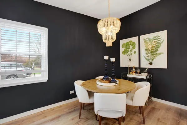 $298,500 | 136 Brookwood Court, Vernon Hills, IL 60061