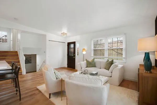 $298,500 | 136 Brookwood Court, Vernon Hills, IL 60061