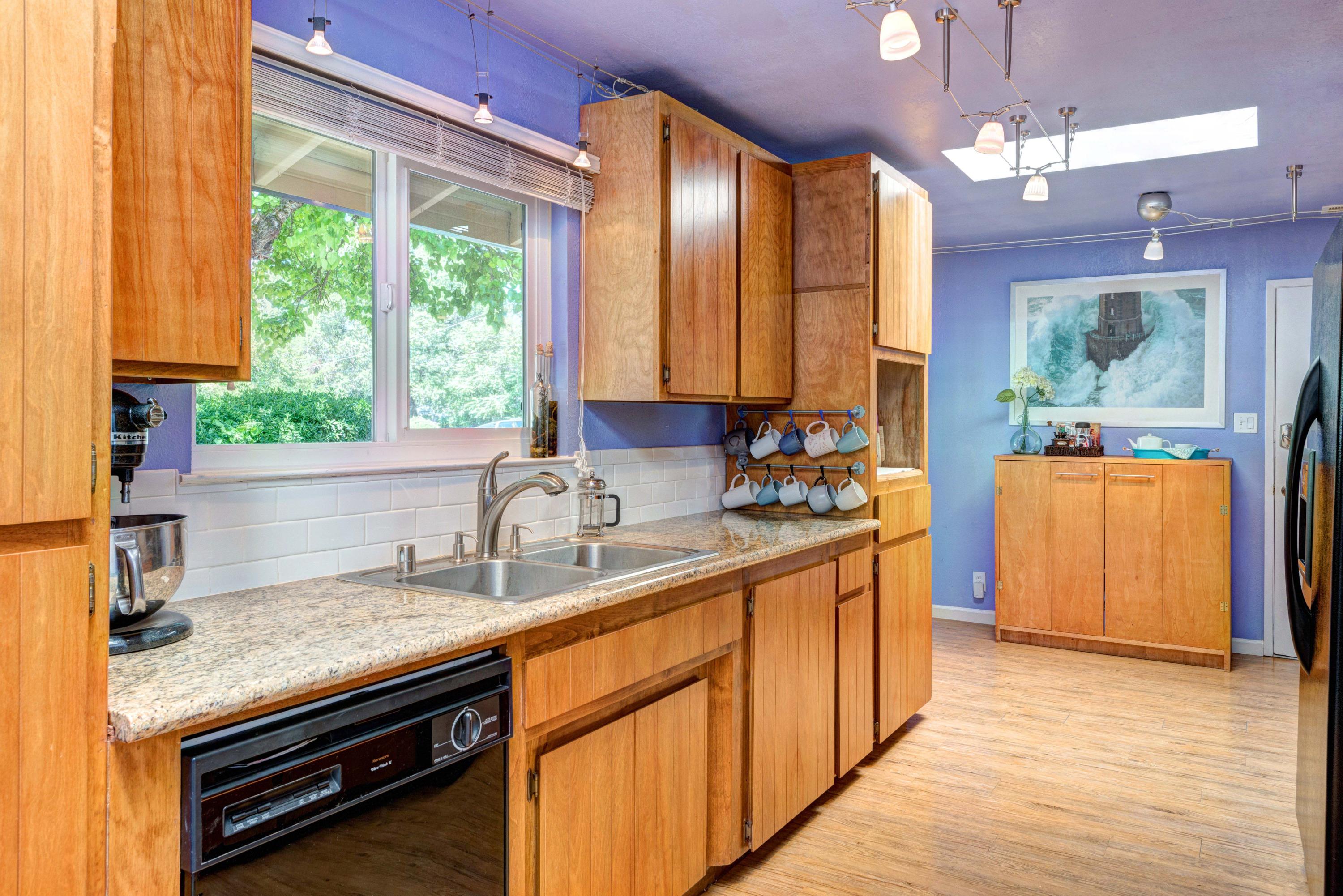 11367 Hawley Road Redding, CA 96003 - Photo 12 of 44 GRANITE COUNTERS