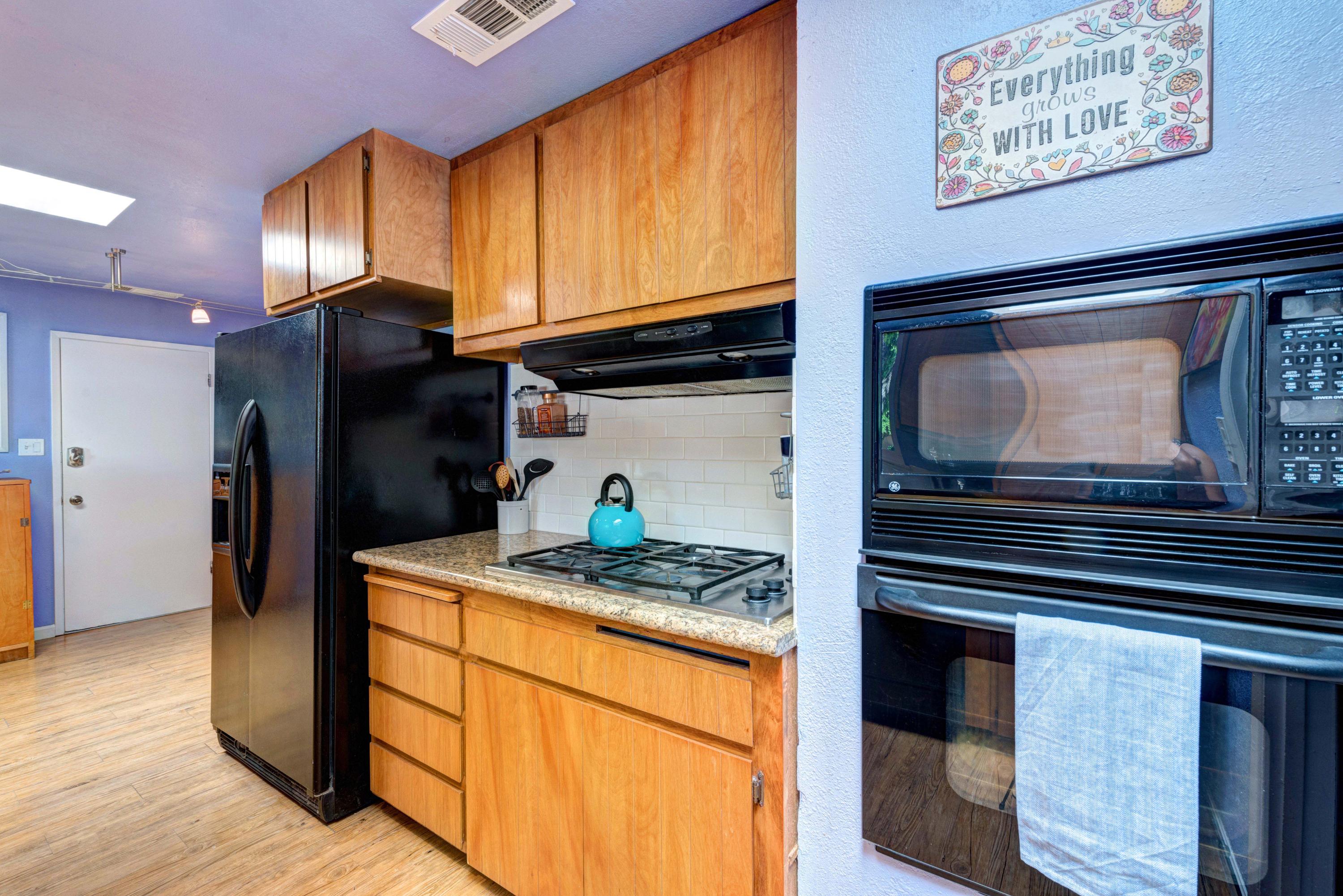 11367 Hawley Road Redding, CA 96003 - Photo 15 of 44 Stainless Gas Range