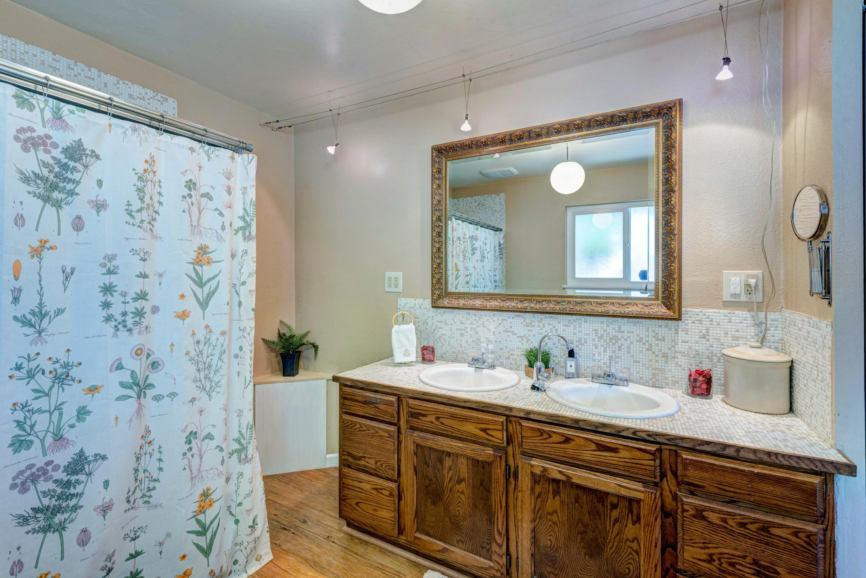 11367 Hawley Road Redding, CA 96003 - Photo 23 of 44 enjoy DUAL vanities
