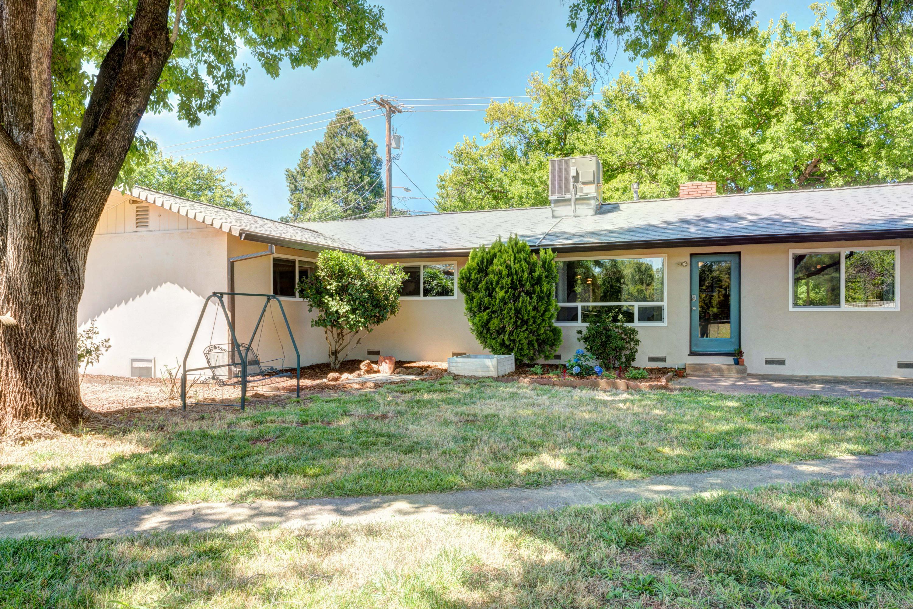 11367 Hawley Road Redding, CA 96003 - Photo 28 of 44 SHADED sitting area