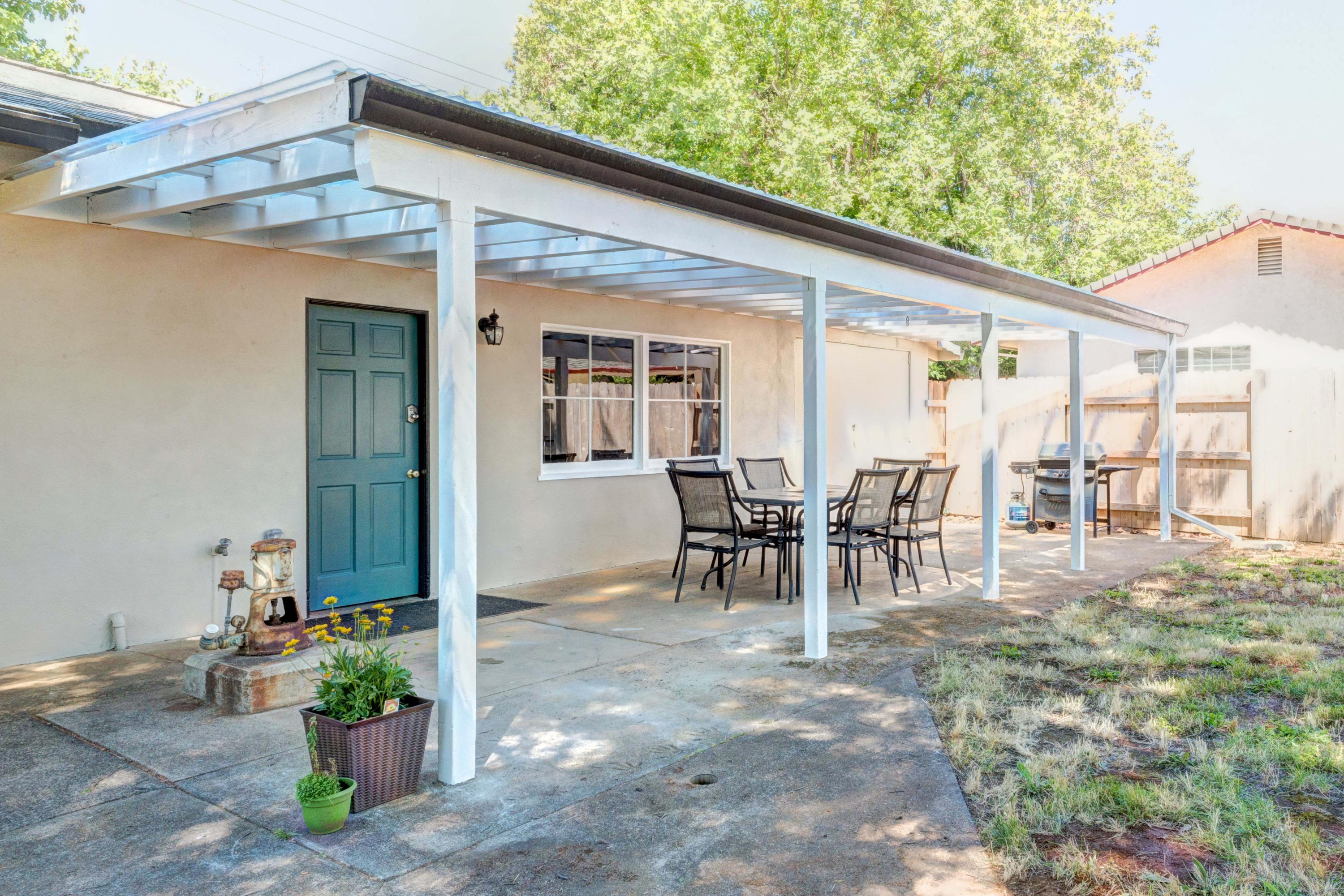 11367 Hawley Road Redding, CA 96003 - Photo 29 of 44 COVERED PATIO