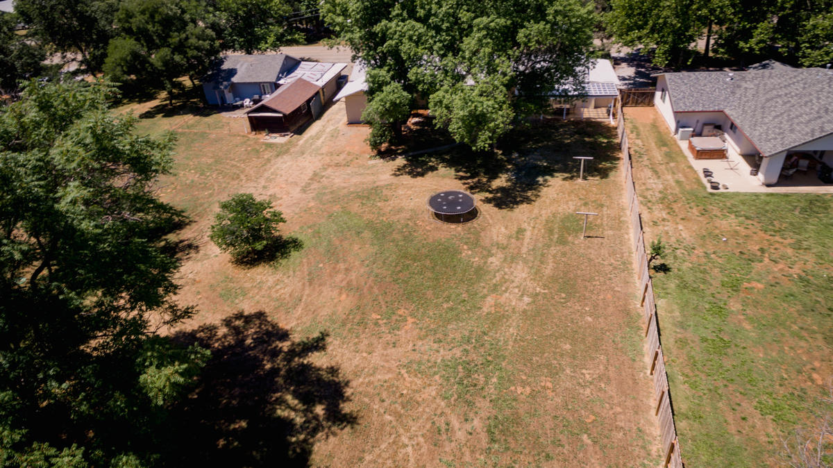 11367 Hawley Road Redding, CA 96003 - Photo 4 of 44 COUNTRY LIVING IN CITY