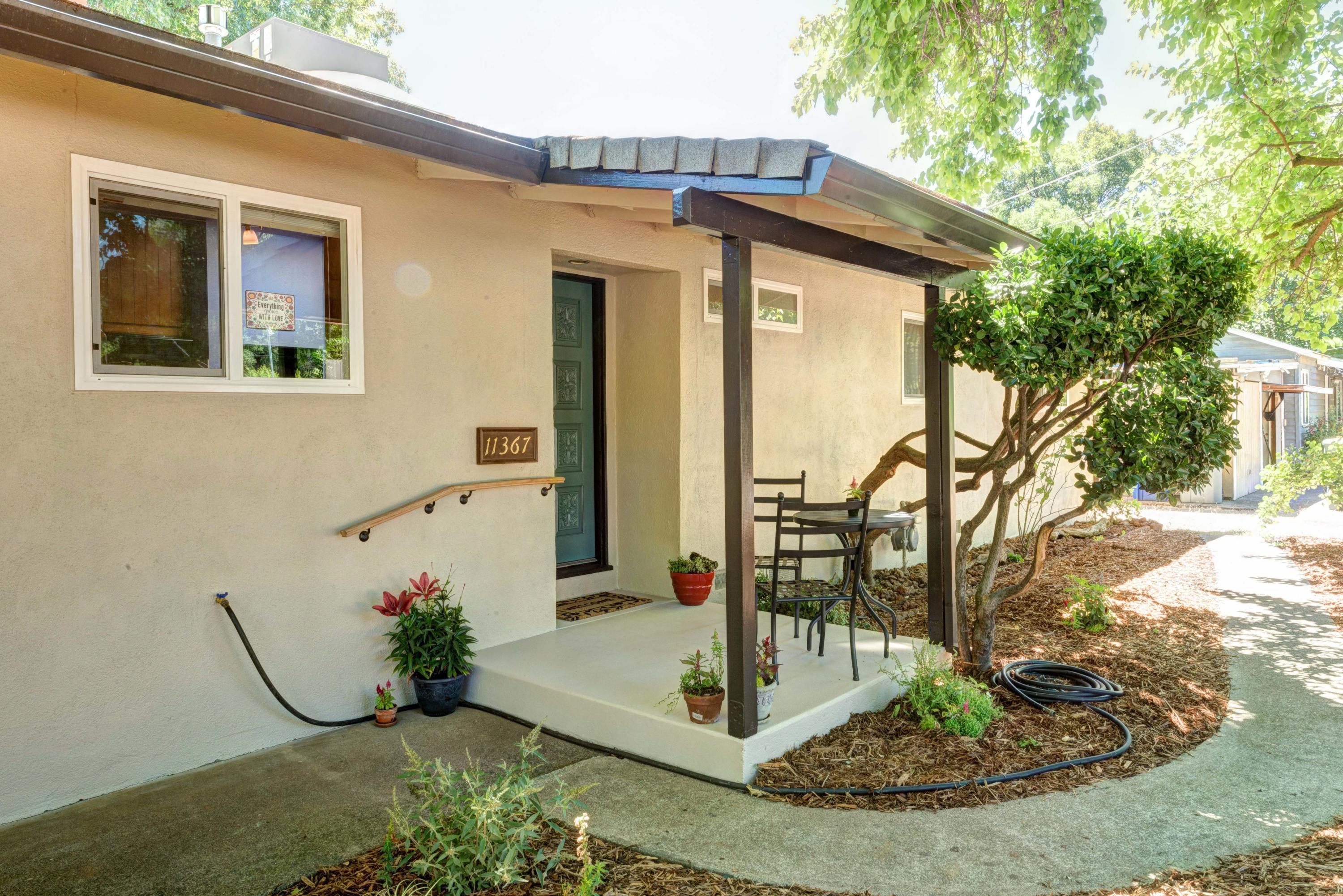11367 Hawley Road Redding, CA 96003 - Photo 5 of 44 Covered entry