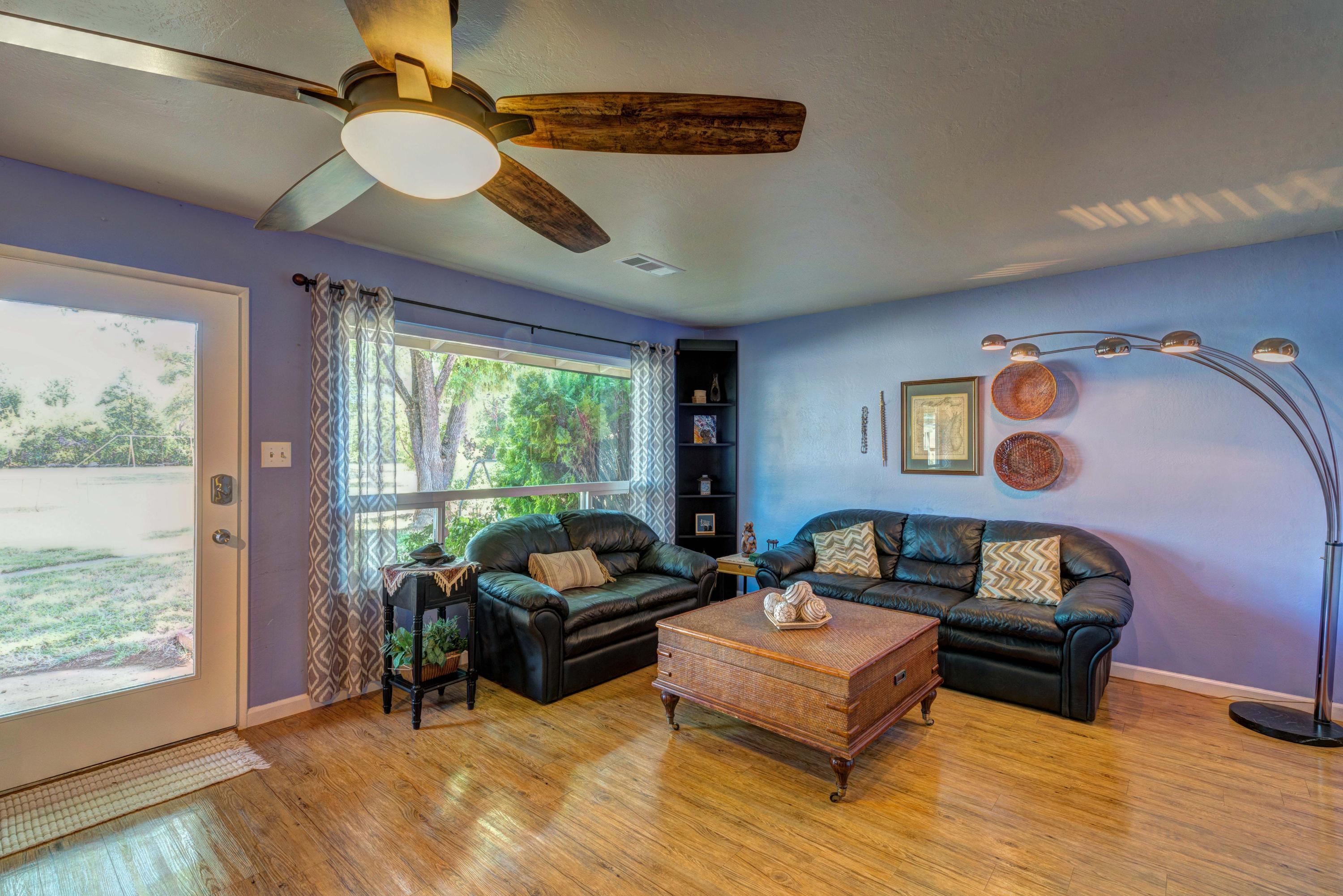 11367 Hawley Road Redding, CA 96003 - Photo 9 of 44 LIVING ROOM