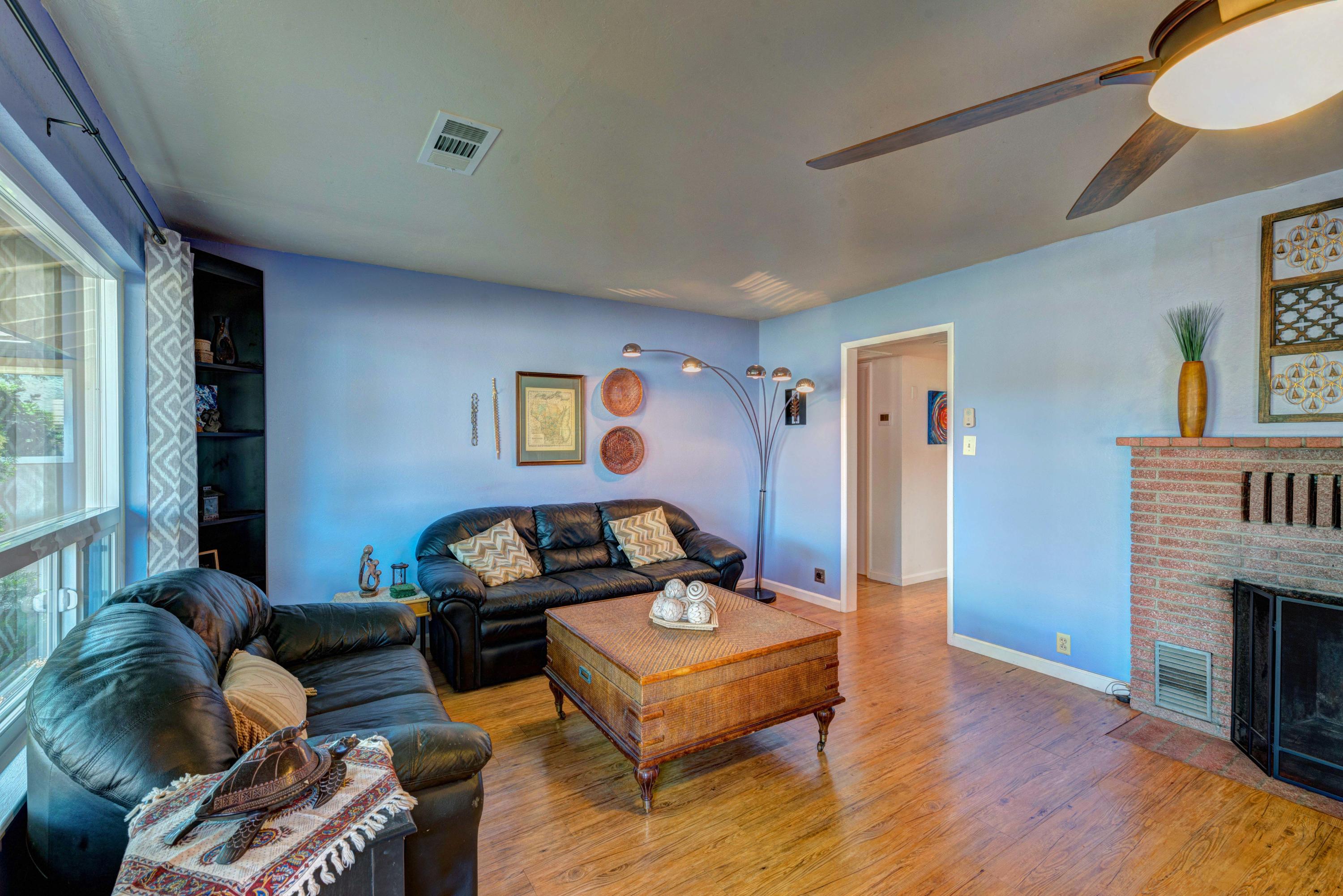 11367 Hawley Road Redding, CA 96003 - Photo 10 of 44 LIVING ROOM