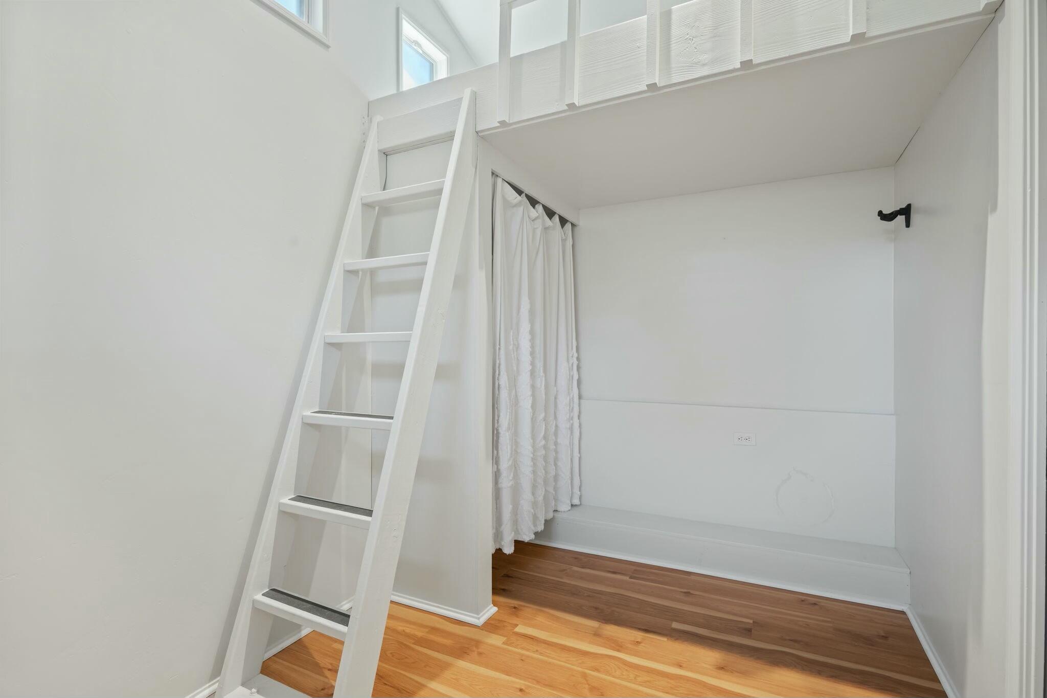 2986 Kenmore Place Santa Barbara, CA 93105 - Photo 17 of 49 a view of wooden floor