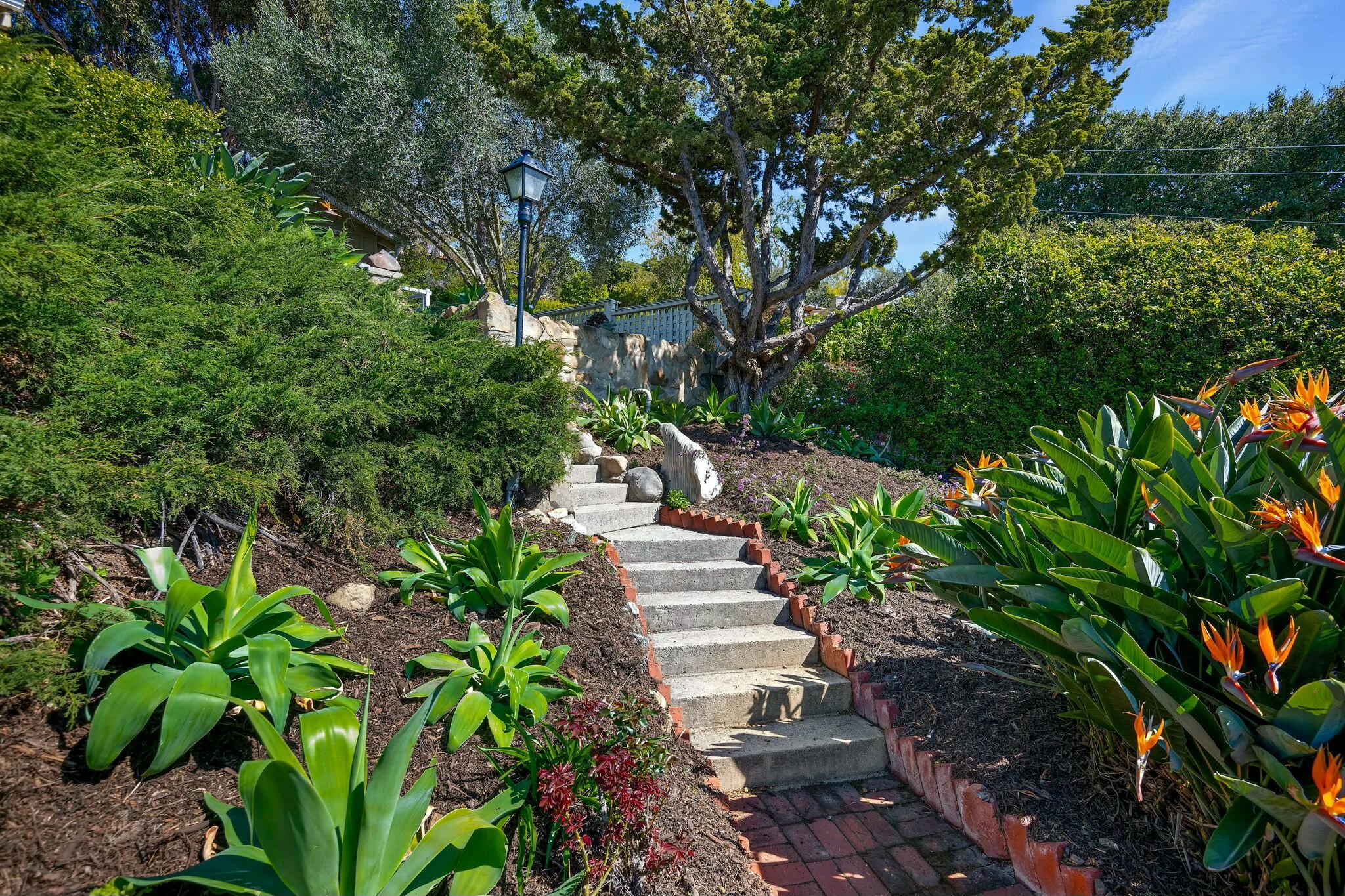 2986 Kenmore Place Santa Barbara, CA 93105 - Photo 34 of 49 a pathway of a yard