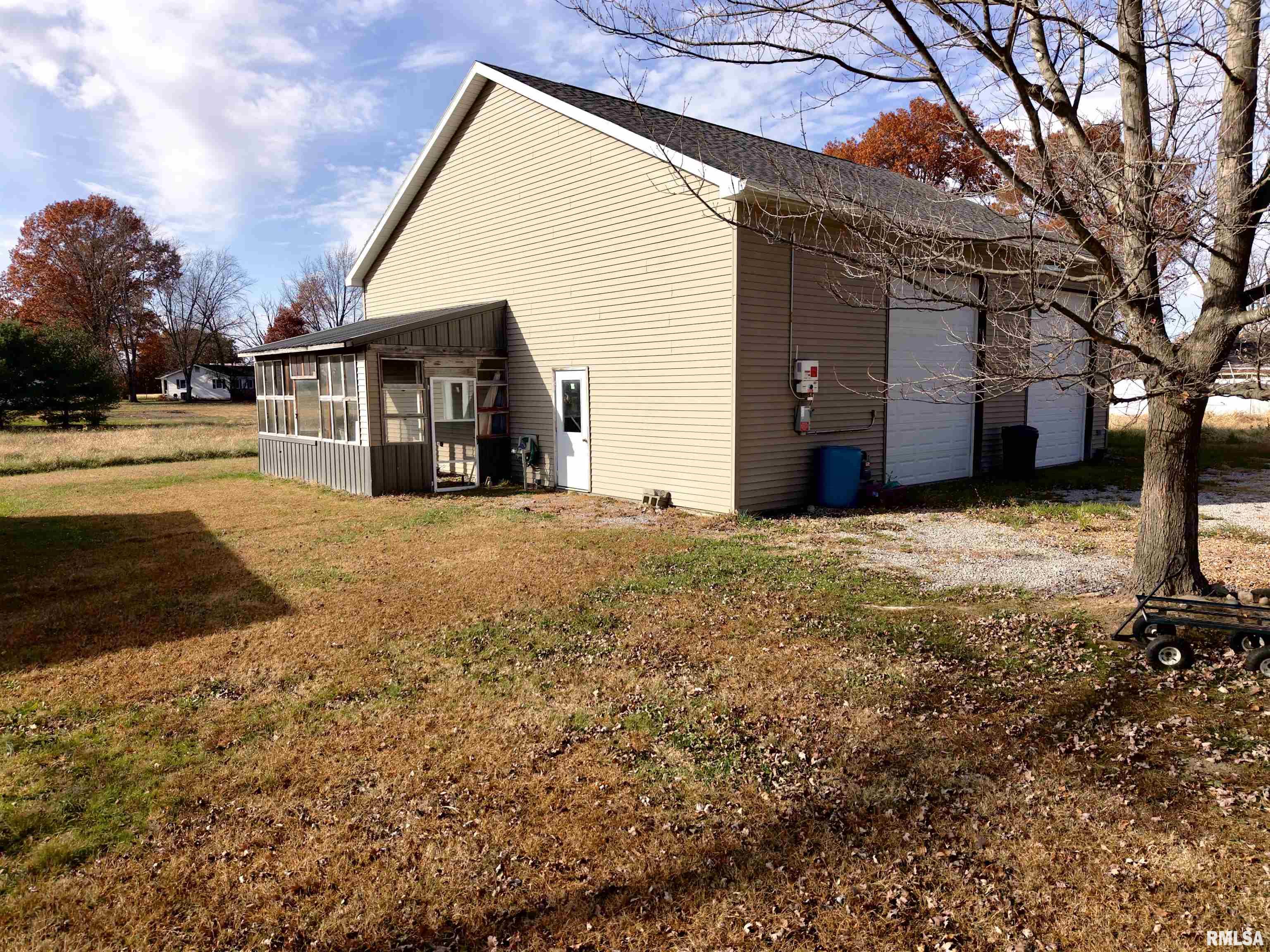 103 Watkins Street Cisne, IL 62823 - Photo 3 of 85