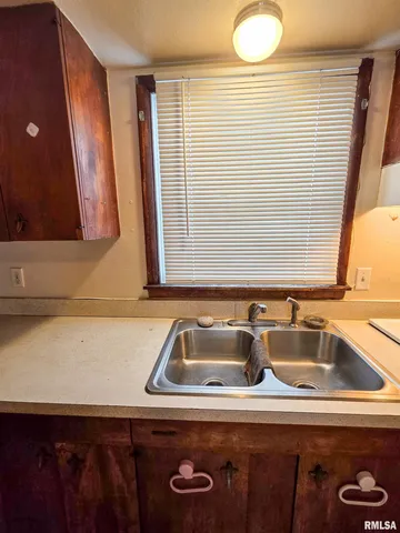 $99,500 | 103 Watkins Street, Cisne, IL 62823