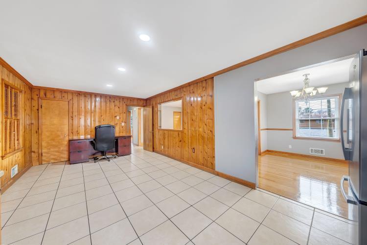 5001 Hildebrand Road Northwest Roanoke, VA 24012 - Photo 19 of 36 a living room with furniture and large windows
