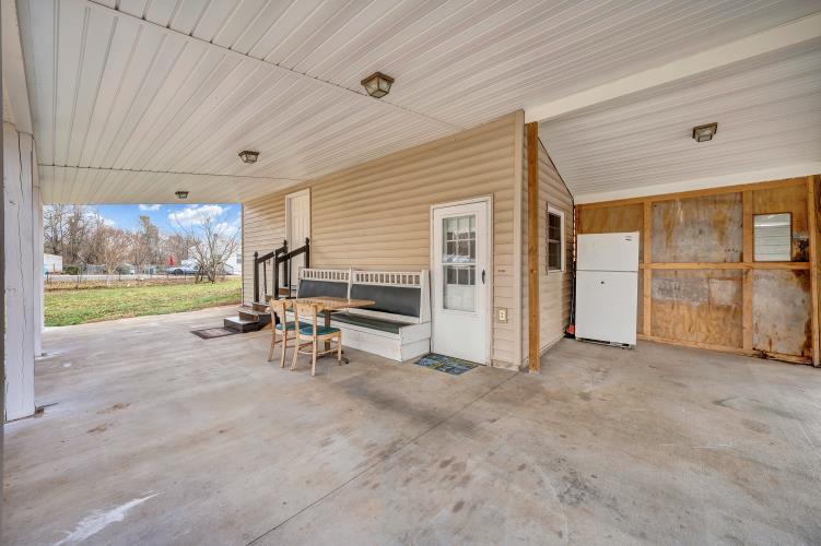 5001 Hildebrand Road Northwest Roanoke, VA 24012 - Photo 7 of 36 an empty room with table and chairs