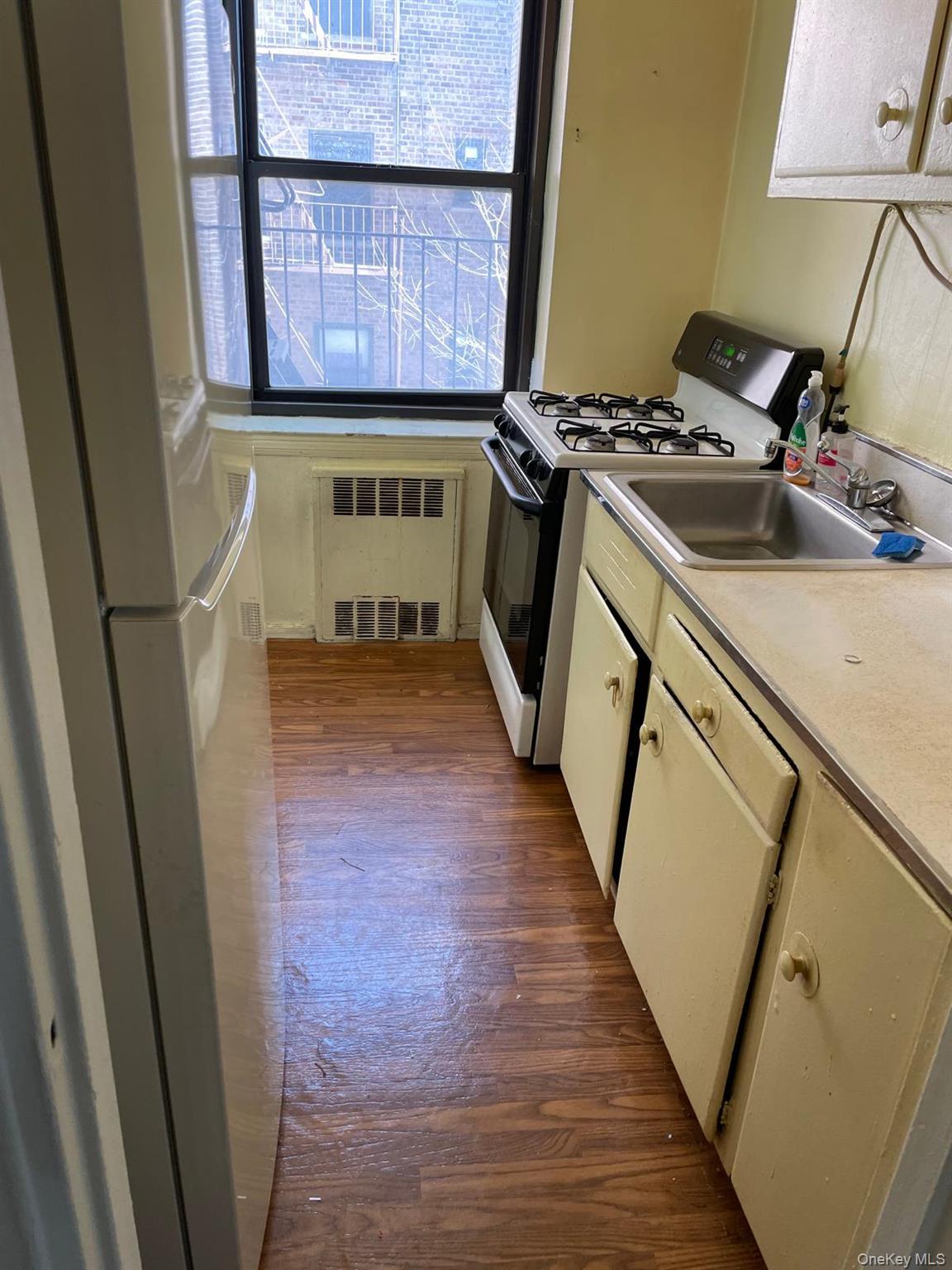 139-10 28th Road, Unit 3C Queens, NY 11354 - Photo 3 of 8