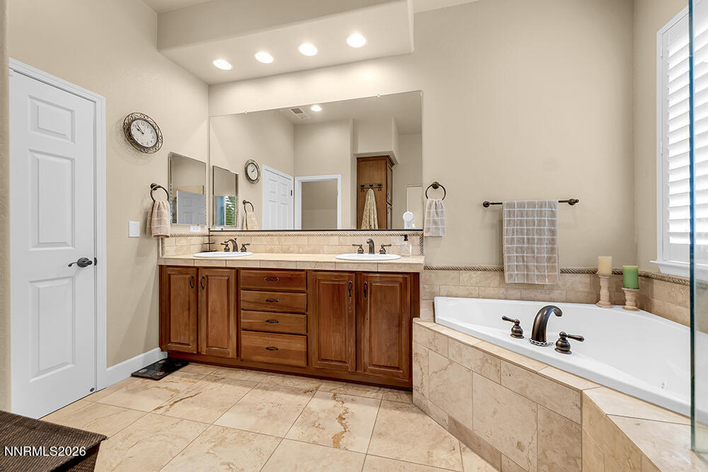 7865 Peavine Trail Court Reno, NV 89523 - Photo 24 of 33 Primary Bath2 1000x700