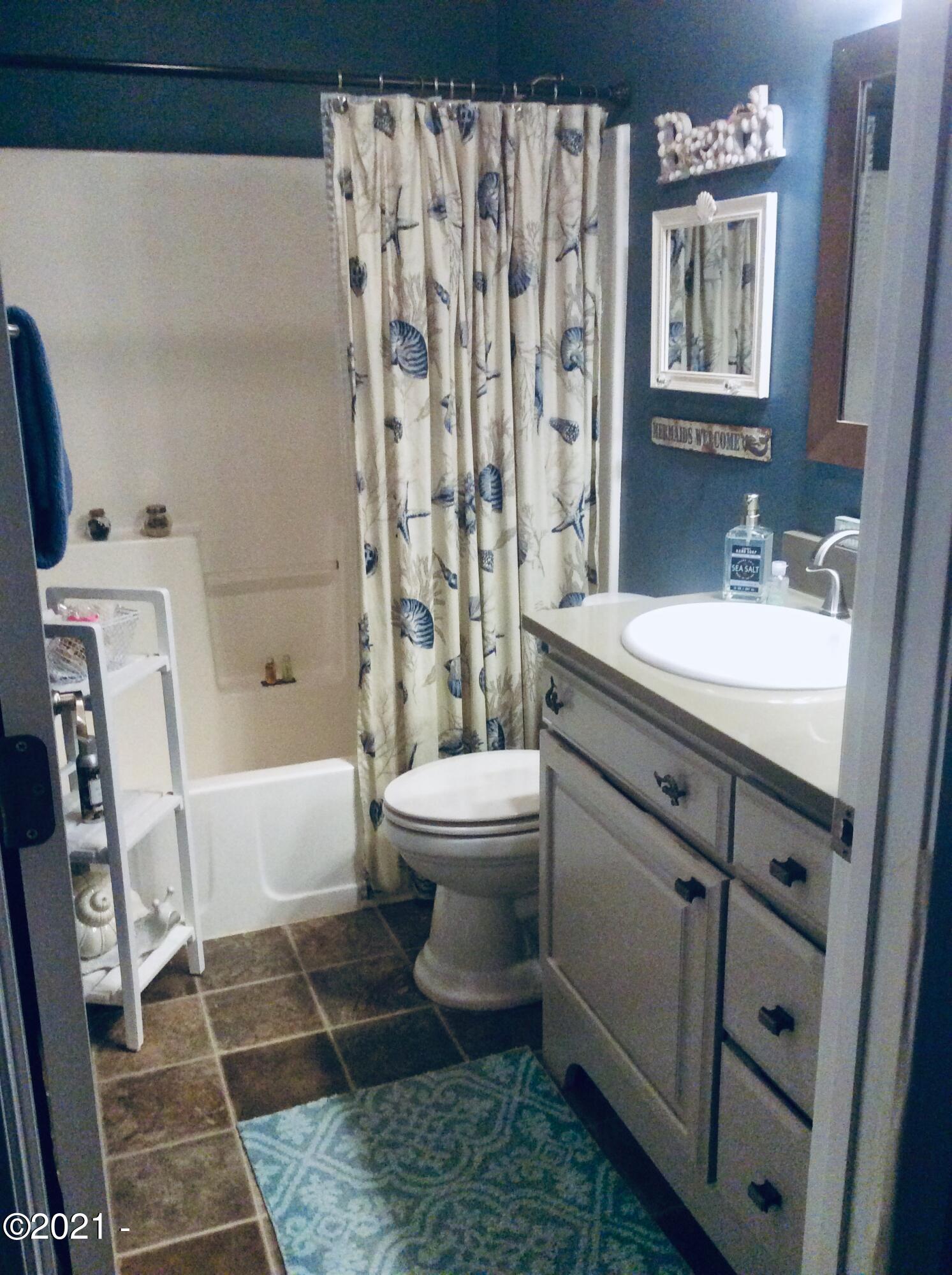 3065 Yaquina Bay Road Newport, OR 97365 - Photo 18 of 32 Main Floor Common Bathroom