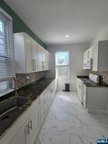 $2,650 | 43 Wood Street, Unit 2, Rutherford, NJ 07070