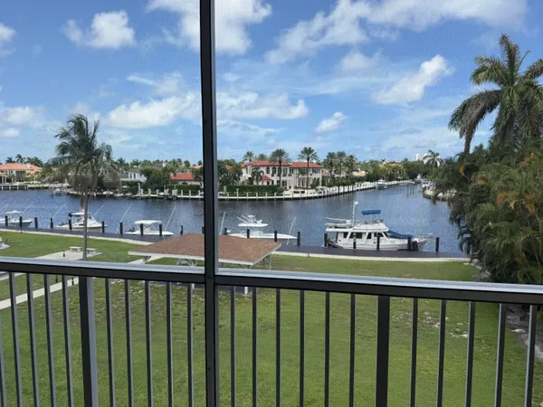 $2,700 | 230 North Federal Highway, Unit 301, Deerfield Beach, FL 33441