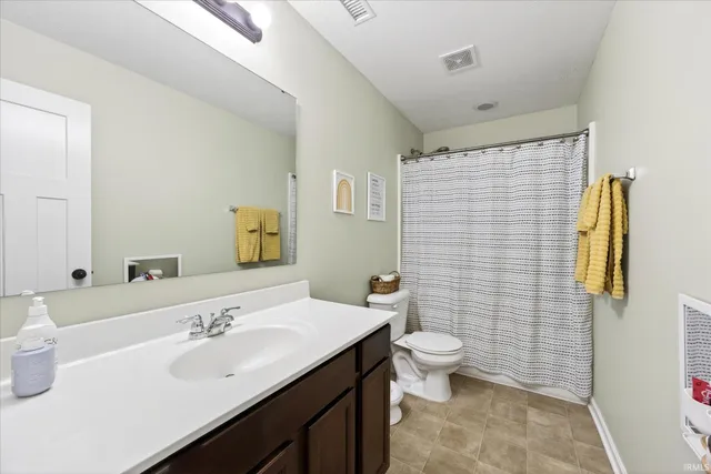 $419,900 | 6225 North Lawrence Lane, Ellettsville, IN 47429