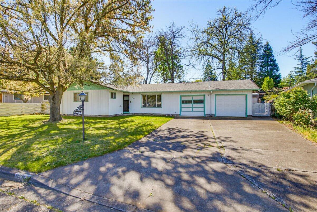 2764 Ruth Drive Medford, OR 97504 - Photo 5 of 27 05-5