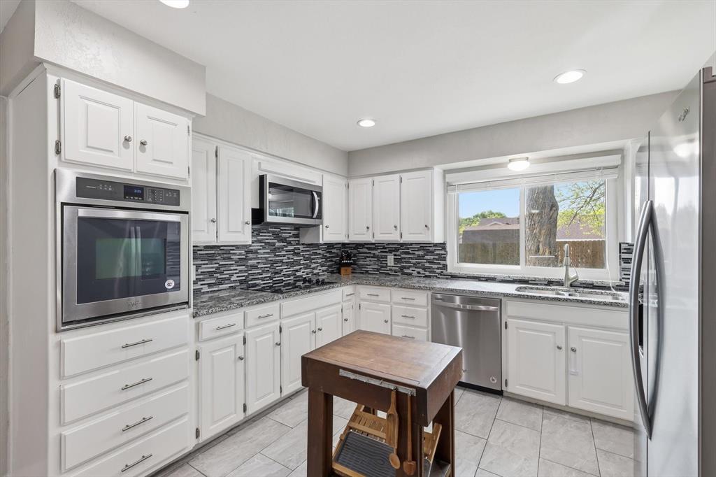 2413 Meadow View Bedford, TX 76021 - Photo 7 of 39