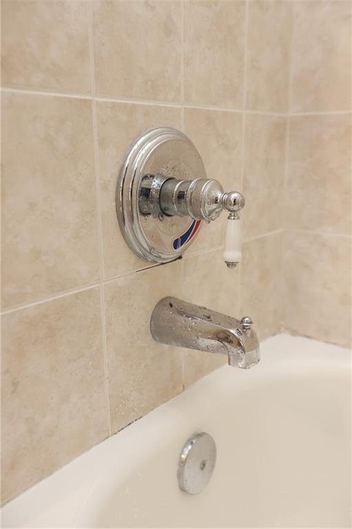 3541 Roswell Road Northeast, Unit 20 Atlanta, GA 30305 - Photo 13 of 72 a bathroom with a shower