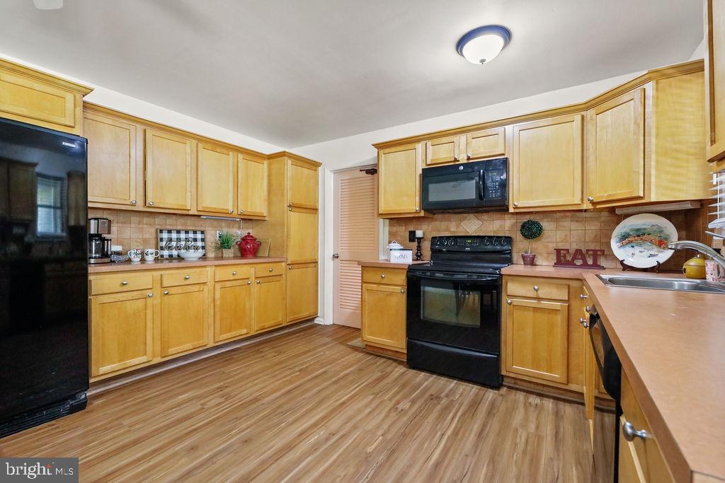 327 Monroe Avenue Cherry Hill, NJ 08002 - Photo 16 of 39 Kitchen