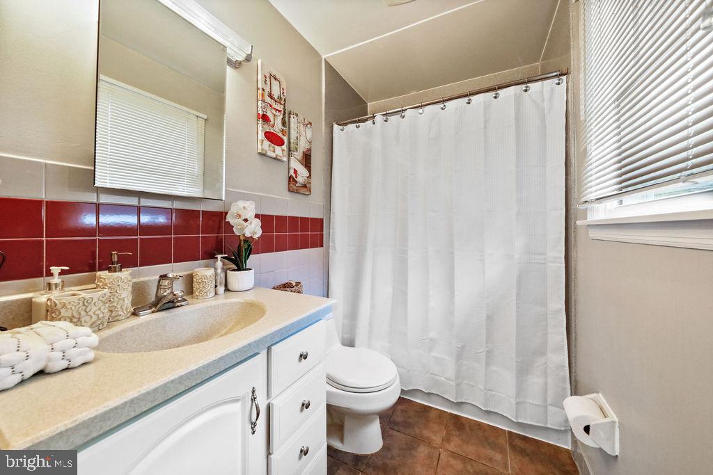 327 Monroe Avenue Cherry Hill, NJ 08002 - Photo 23 of 39 Primary Bath