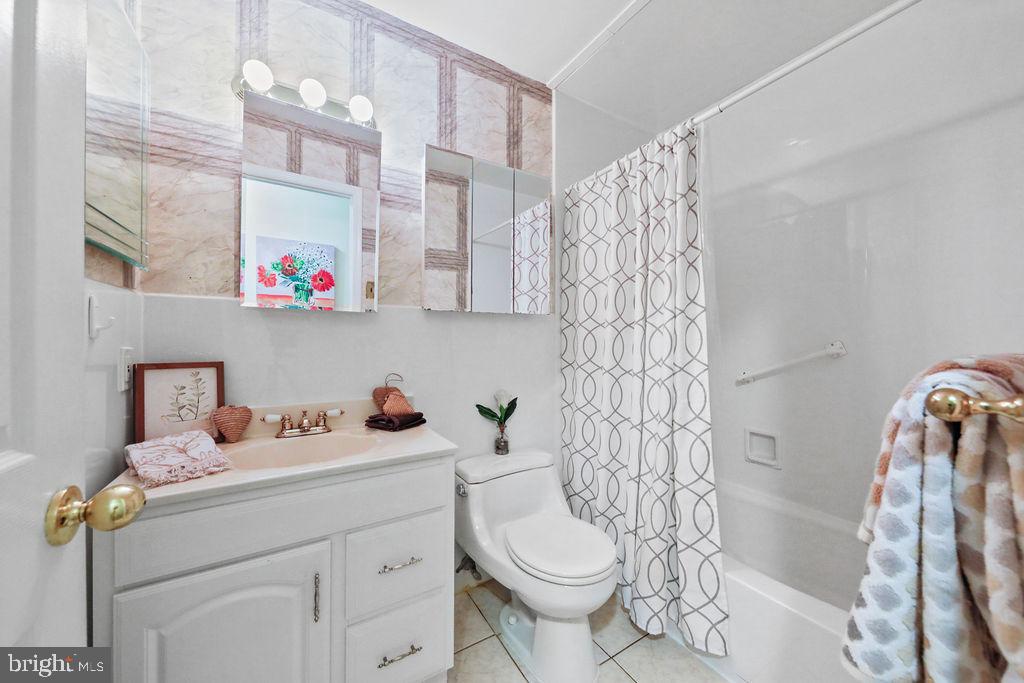 327 Monroe Avenue Cherry Hill, NJ 08002 - Photo 29 of 39 Hall Bath