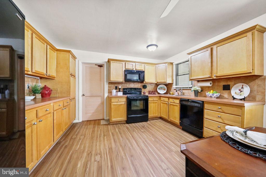 327 Monroe Avenue Cherry Hill, NJ 08002 - Photo 10 of 39 Kitchen