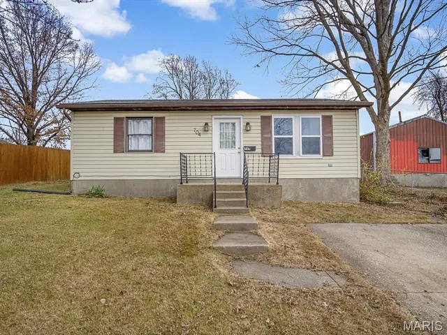 $75,000 | 704 Sinclair Avenue, South Roxana, IL 62087