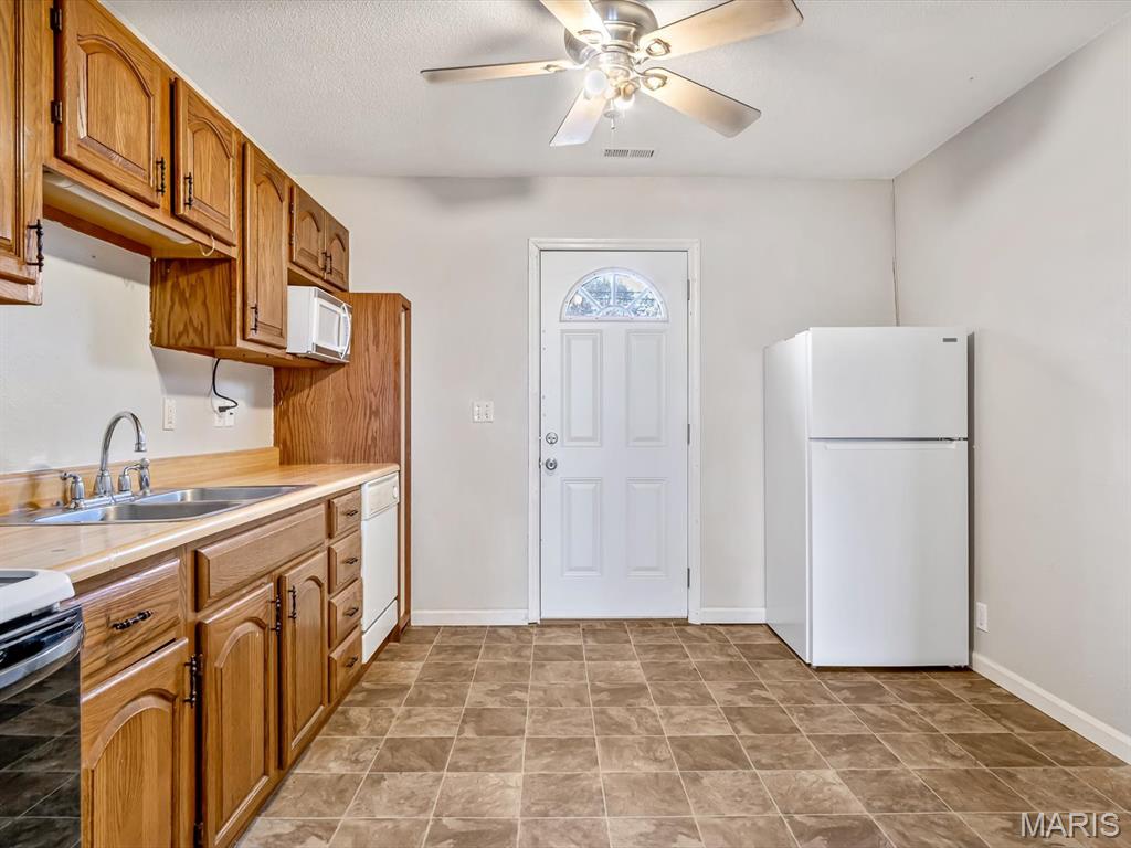 704 Sinclair Avenue South Roxana, IL 62087 - Photo 9 of 12 Gallery Image 9