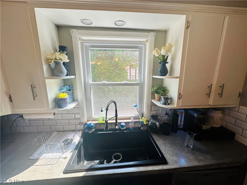 4679 Hilland Road Cleveland, OH 44109 - Photo 8 of 28 Gallery Image 8