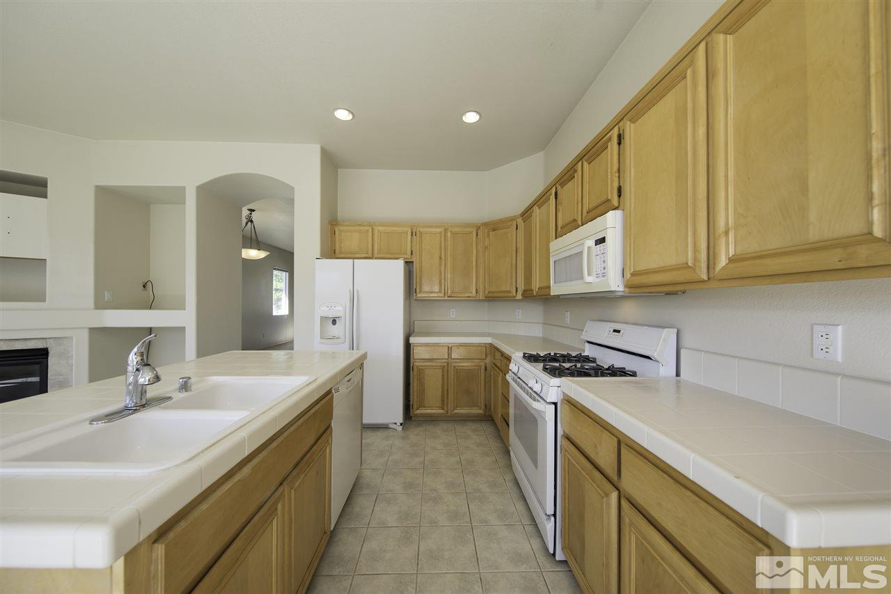 9698 Thunder Mountain Way Reno, NV 89521 - Photo 6 of 25 Photo 6