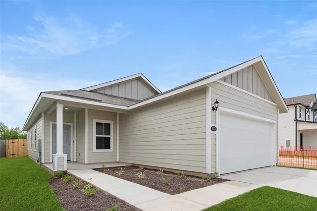a view of house with a yard