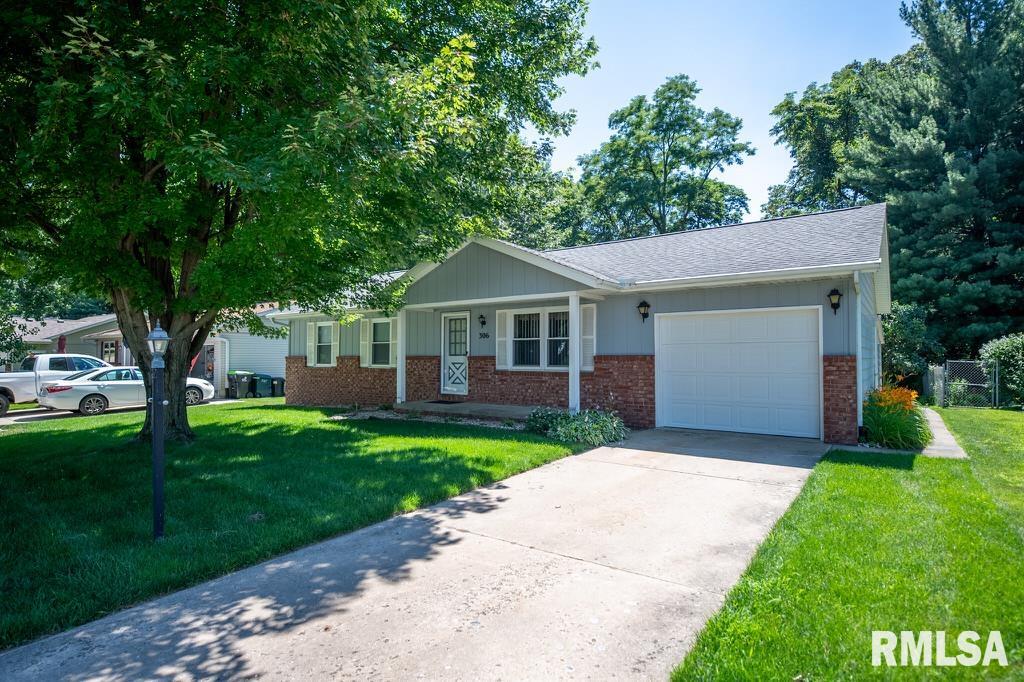 306 Sangamon Road Marquette Heights, IL 61554 - Photo 4 of 36