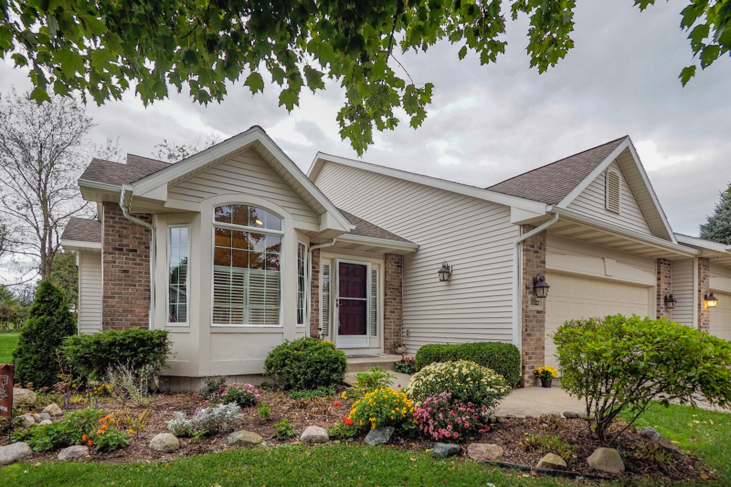 222 Round Hill Road Kalamazoo, MI 49009 - Photo 2 of 25 222 Round Hill Rd-101