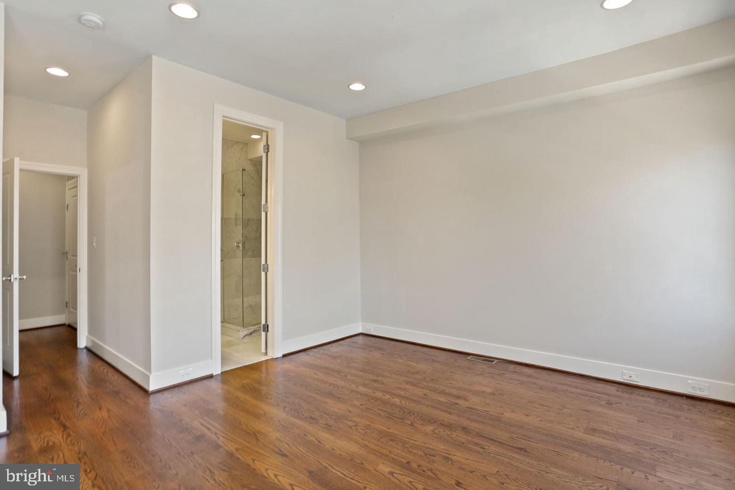 224 R Street Northeast, Unit 2 Washington, DC 20002 - Photo 18 of 34 Primary Suite