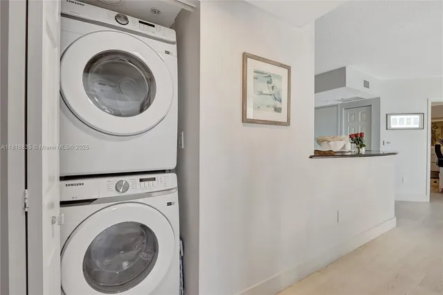 a close up view of a washer and dryer