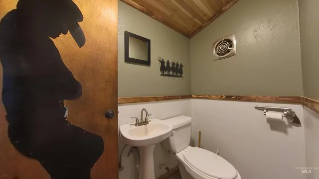 $205,000 | 5588 Highway 8, Deary, ID 83823