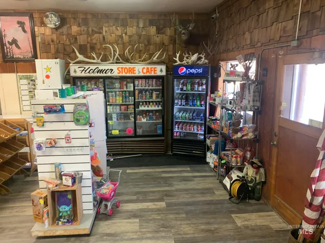 $205,000 | 5588 Highway 8, Deary, ID 83823