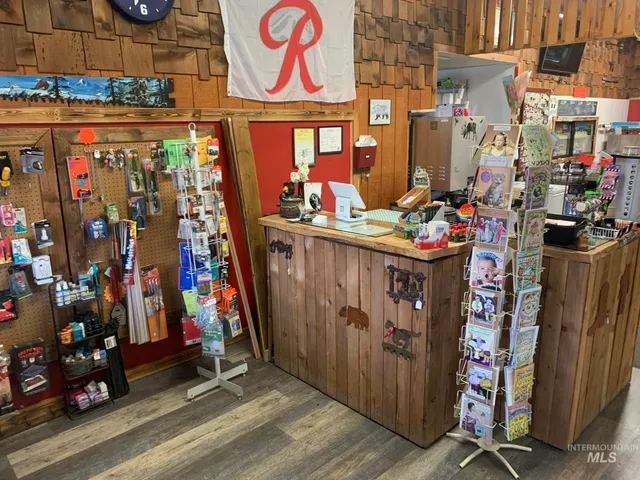 $205,000 | 5588 Highway 8, Deary, ID 83823