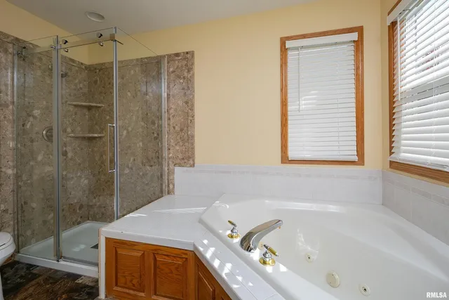 $3,250 | 4005 Raleigh Avenue, Bettendorf, IA 52722