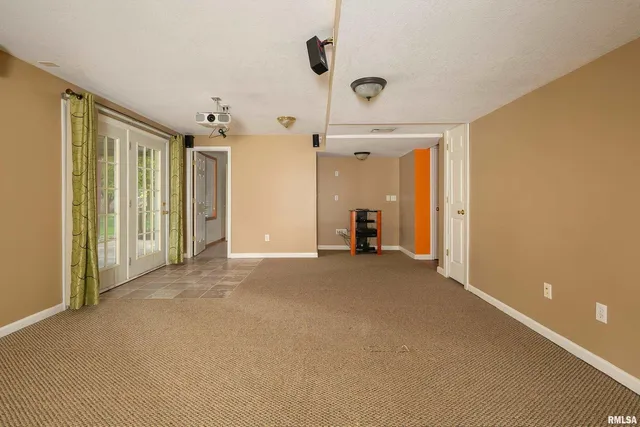 $3,250 | 4005 Raleigh Avenue, Bettendorf, IA 52722