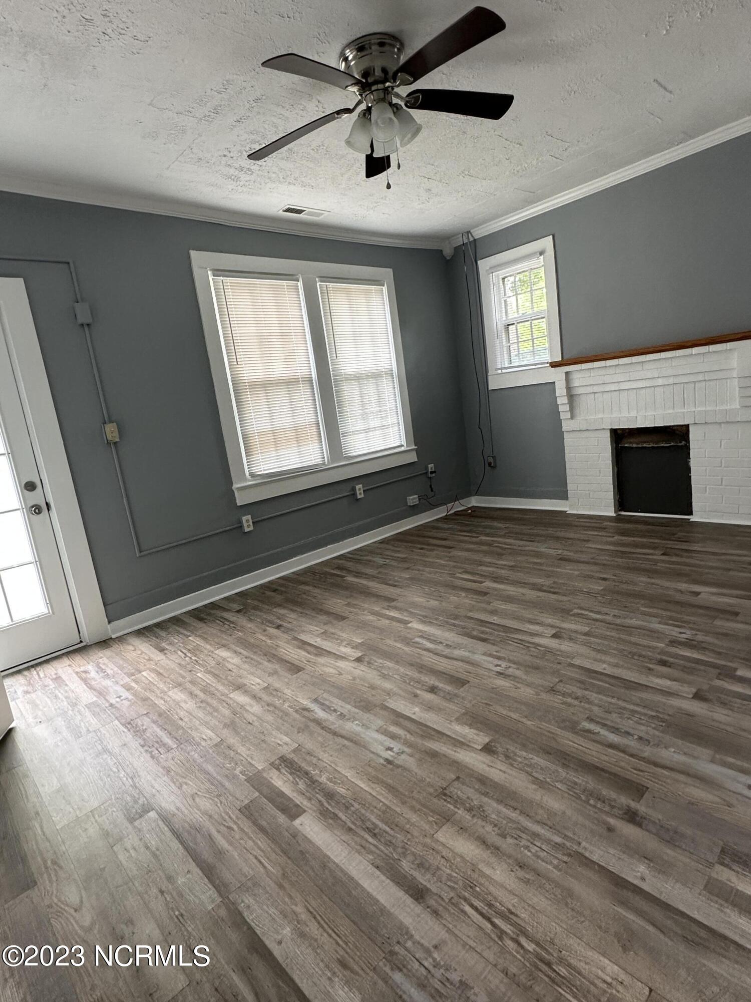 1805 Park Avenue Rockingham, NC 28379 - Photo 7 of 16 Living room pic 3