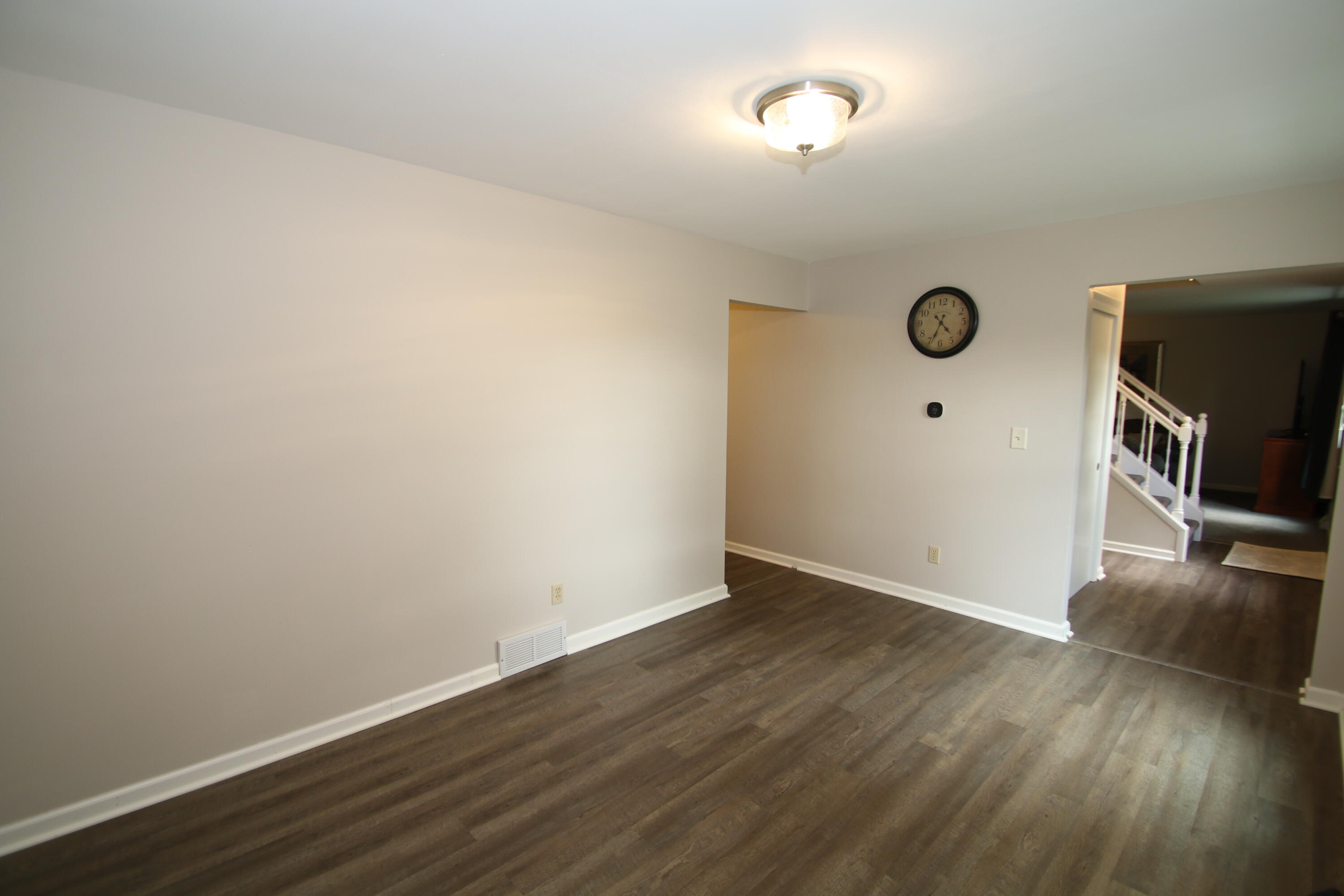 1400 South Ridgeway Road New Berlin, WI 53146 - Photo 11 of 31 DIning Room