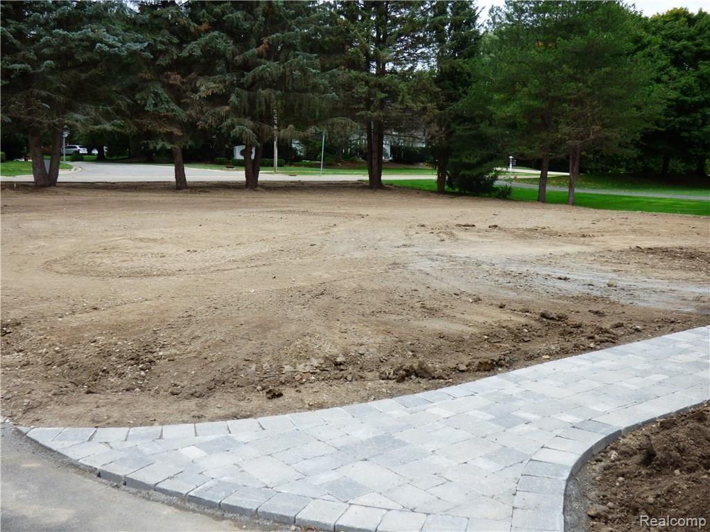 6775 Wing Lake Road Bloomfield Hills, MI 48301 - Photo 3 of 30 P1010119.JPG