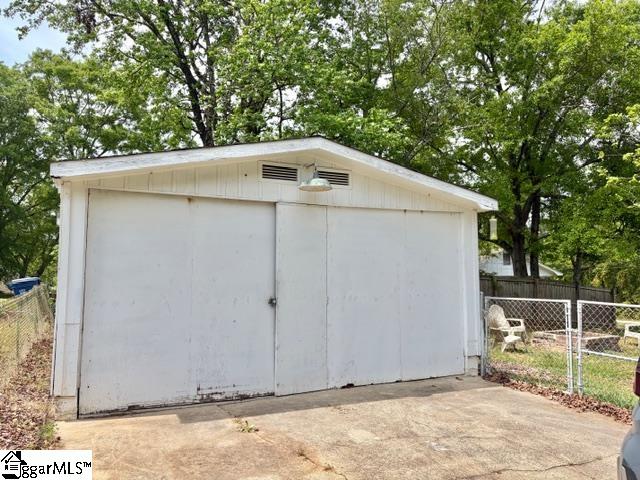 515 Ridgewood Drive Greer, SC 29651 - Photo 24 of 27