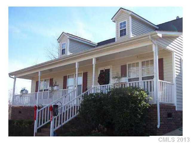 a view of front of house with a yard